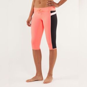 Lululemon Heat It Up‎ Crop Pop Orange/Black/Bleached Coral Size 6